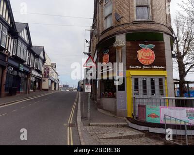 Newquay deserted, Covid 19 lockdown, Shopping area empty, Tourist business closed. Newquay Cornwall, UK. Credit:Robert Taylor/Alamy Live News