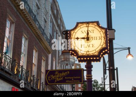 Clock St. Christophers Place, 23 Barrett St, Marylebone, London W1U 1BF Stock Photo