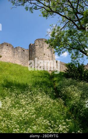 Chepstow Castle sits beside the River Wye in Monmouthshire, South Wales Stock Photo