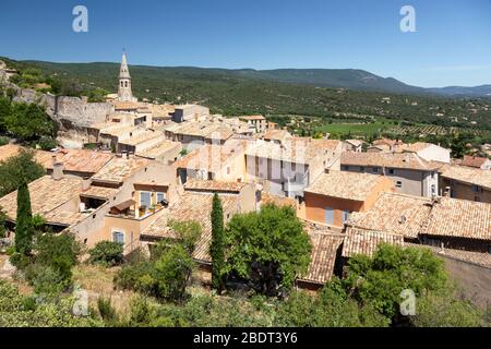 View over the commune of Saint-Saturnin-lès-Apt, Provence-Alpes-Côte d'Azur, France Stock Photo