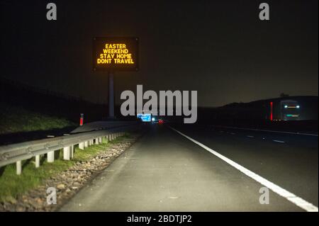 Glasgow, UK. 9th Apr, 2020. Pictured: Road signs all along the M8 and M80 motorways which read, “EASTER WEEKEND STAY HOME DONT TRAVEL” The Coronavirus Pandemic has forced the UK Government to order a shut down of all the UK major cities and make people stay at home, which has left the motorways and all other roads free of the usual nose to tail traffic which would otherwise be there. Credit: Colin Fisher/Alamy Live News Stock Photo