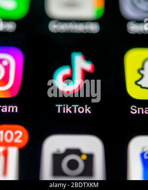 TikTok App, social network, app icon, display on mobile phone, smartphone, macro shot, detail, full screen Stock Photo