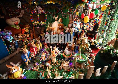 Hellingen, Germany. 08th Apr, 2020. Colourful Easter eggs and Easter bunnies can be seen in Ernst Langert's barn. On 180 square meters you can marvel at over 550 plastic and ceramic rabbits, over 300 chickens and a chain consisting of more than 30,000 plastic eggs. Numerous visitors from Germany and abroad come to the Easter Barn every year. Only this year there are no visitors. Credit: Bodo Schackow/dpa-Zentralbild/ZB/dpa/Ģ����ý Live News Stock Photo
