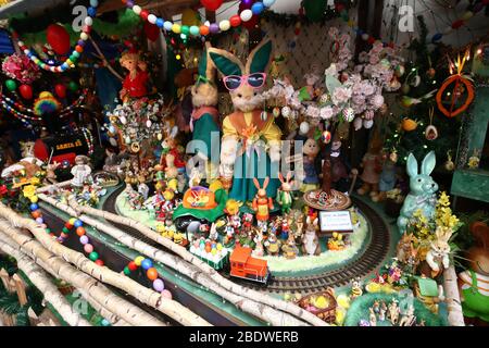 Hellingen, Germany. 08th Apr, 2020. Colourful Easter eggs and Easter bunnies are on display in Ernst Langert's barn. On 180 square meters you can marvel at over 550 plastic and ceramic rabbits, over 300 chickens and a chain consisting of more than 30,000 plastic eggs. Numerous visitors from Germany and abroad come to the Easter Barn every year. Only this year there are no visitors. Credit: Bodo Schackow/dpa-Zentralbild/ZB/dpa/Ģ����ý Live News Stock Photo