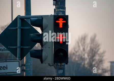 Green and Red man of German Pedestrian-Traffic-Light Walking Men ...