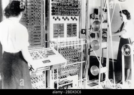 Wrens Operating Colossus, Bletchely Park, 1943 Stock Photo