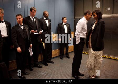 President Barack Obama and First Lady Michelle Obama receive visitors ...