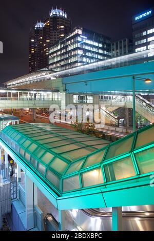 Odaiba, Tokyo, Kanto Region, Honshu, Japan - Station of the Yurikamome elevated monorail. Stock Photo