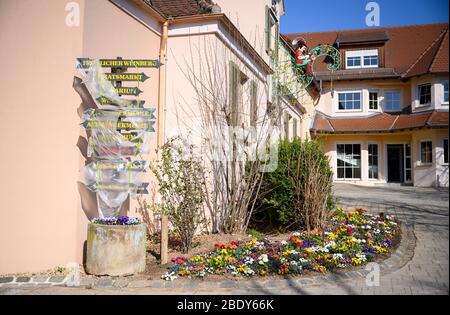 07 April 2020, Baden-Wuerttemberg, Cleebronn: A partially covered signpost is located at the Tripsdrill amusement park. During the easter holidays the park is actually very well visited. To slow down the spread of the corona virus, amusement parks are also closed. Photo: Sebastian Gollnow/dpa Stock Photo