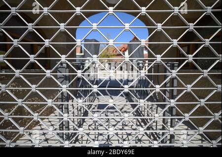 07 April 2020, Baden-Wuerttemberg, Cleebronn: The closed entrance of the Tripsdrill theme park. During the easter holidays the park is actually very well visited. To slow down the spread of the coronavirus, amusement parks are also closed. Photo: Sebastian Gollnow/dpa Stock Photo