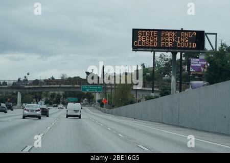 Los Angeles, United States. 10th Apr, 2020. Los Angeles, USA. April 10 2020: A Caltrans message board with Closed Beach parking advisory along the Interstate 10 East near City Terrace amid the global coronavirus COVID-19 pandemic, Friday, April 10, 2020, in Los Angeles. (Photo by IOS/Espa-Images) Credit: European Sports Photo Agency/Alamy Live News Stock Photo