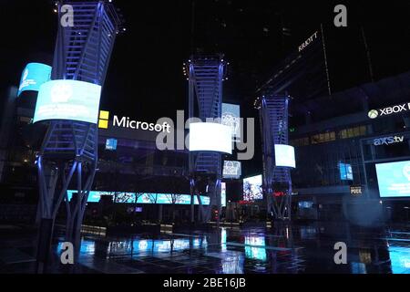 Los Angeles, United States. 09th Apr, 2020. Los Angeles, USA. April 09 2020: The Xbox Plaza and Microsoft Theatre at L.A. Live is illuminated in blue in recognition of front line health medical workers amid the global coronavirus pandemic, Thursday, April 9, 2020, in Los Angeles. (Photo by IOS/Espa-Images) Credit: European Sports Photo Agency/Alamy Live News Stock Photo