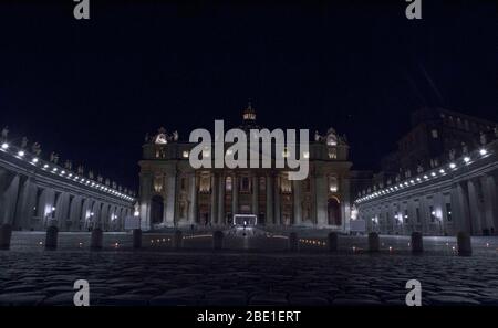 Rome, Vatican City State, Vatican City State. 10th Apr, 2020. April 10, 2020 - Vatican City (Holy See) - POPE FRANCIS celebrates Way of the Cross (Via Crucis) in St. Peter's Square at the Vatican © EvandroInetti/Pool/Picciarella via ZUMA Wire Credit: Evandroinetti/ZUMA Wire/Alamy Live News Stock Photo