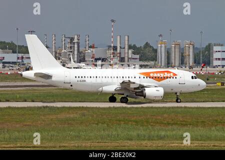 G-EZEN asyJet Airbus A319-111 at Malpensa (MXP / LIMC), Milan, Italy Stock Photo