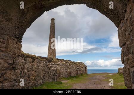 Calciner labyrinth and stack, Botallack Mine, UNESCO World Heritage Site, Penwith Peninsula, Cornwall, UK Stock Photo