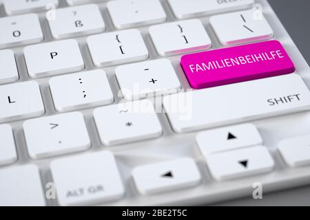 Eine handelsuebliche graue Tastatur mit einer hervorgehobenen Sondertaste: 'Familienbeihilfe' Stock Photo