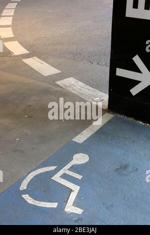 Place de parking réservée aux handicapés. Saint-Gervais-les-Bains. Haute-Savoie. France. Stock Photo