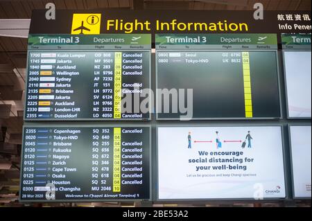 28.03.2020, Singapore, Republic of Singapore, Asia - Monitors with flight information in the departure hall at Changi Airport Terminal 3. Stock Photo