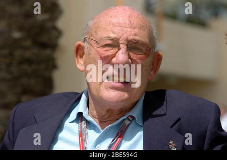 Sakhir, Bahrain. 12th Apr, 2020. Ex racing driver Stirling MOSS died at the age of 90. Archive photo; Former British racing driver Stirling MOSS celebrates his 80th birthday on September 17, 2009, turns 80, Sir Stirling Moss, GBR, Ex Rennfahrer.Portraet.Formel 1, Bahrain Grand Prix 2006.12.03.2006. | usage worldwide Credit: dpa/Alamy Live News Stock Photo