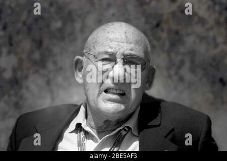 Sakhir, Bahrain. 12th Apr, 2020. PHOTO ASSEMBLY: Ex racing driver Stirling MOSS died at the age of 90. Archive photo; Former British racing driver Stirling MOSS celebrates his 80th birthday on September 17, 2009, turns 80, Sir Stirling Moss, GBR, Ex Rennfahrer.Portraet.Formel 1, Bahrain Grand Prix 2006.12.03.2006. | usage worldwide Credit: dpa/Alamy Live News Stock Photo