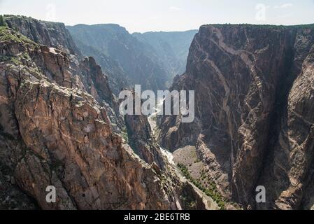 https://l450v.alamy.com/450v/2be6trb/the-painted-wall-overlook-in-black-canyon-of-the-gunnison-national-park-colorado-usa-2be6trb.jpg