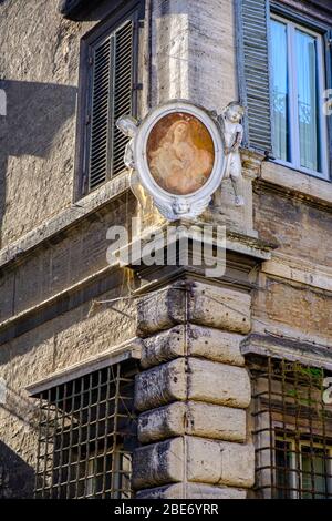 Street shrine, Madonnella (Madonnelle) religious image of a Madonna at Piazza Farnese, Regola Rione, Rome, Italy. Stock Photo