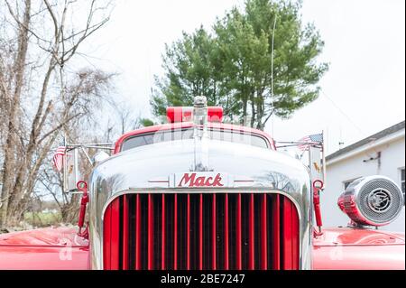 1965 Mack B, Engine 1, Harvard Fire Dept, Station No 2 Stock Photo