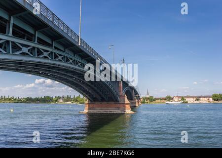 Theodor Heuss bridge over the river Rhine in Mainz, Germany Stock Photo