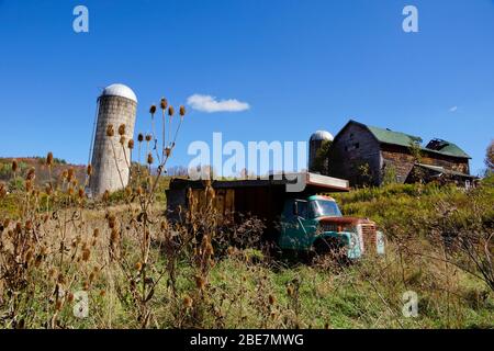 Old truck and grain silo at abandonned farm in Upstate New York Stock Photo