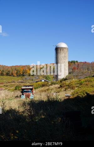 Old truck and grain silo at abandonned farm in Upstate New York Stock Photo