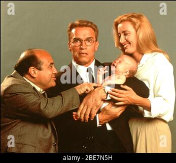 JUNIOR 1994 Universal Pictures film with from left: Danny DeVito, Arnold Schwarzenegger, Emma Thompson Stock Photo