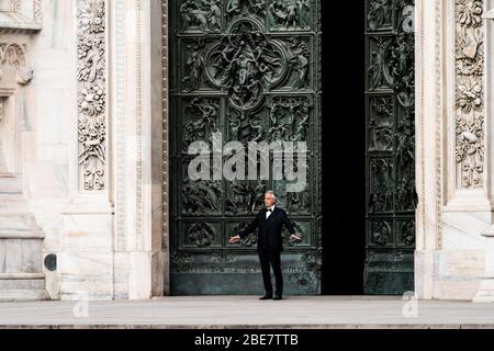 Andrea Bocelli during Andrea Bocelli at the Duomo Cathedral, Duomo , Milano, Italy, 12 Apr 2020 Stock Photo