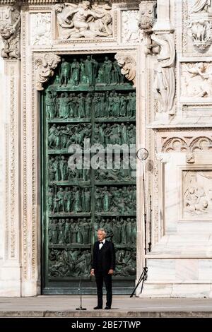 Andrea Bocelli during Andrea Bocelli at the Duomo Cathedral, Duomo , Milano, Italy, 12 Apr 2020 Stock Photo