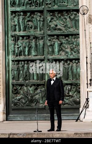 Andrea Bocelli during Andrea Bocelli at the Duomo Cathedral, Duomo , Milano, Italy, 12 Apr 2020 Stock Photo