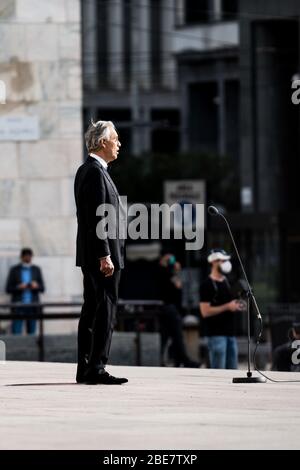 Andrea Bocelli during Andrea Bocelli at the Duomo Cathedral, Duomo , Milano, Italy, 12 Apr 2020 Stock Photo