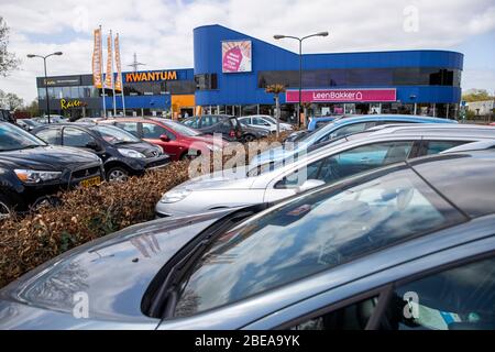 Almelo, Netherlands. 13th Apr, 2020. ALMELO, 13-04-2020, Netherlands, Dutchnews, Shopping during 2nd easterday. Winkelen tijdens 2e paasdag. Credit: Pro Shots/Alamy Live News Stock Photo