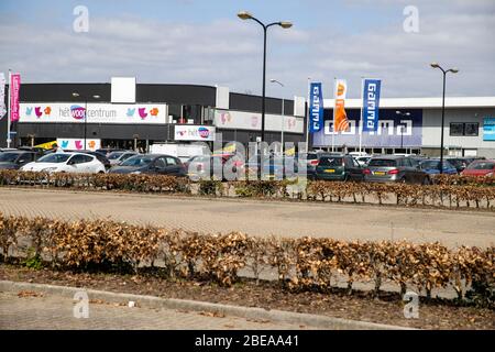 Almelo, Netherlands. 13th Apr, 2020. ALMELO, 13-04-2020, Netherlands, Dutchnews, Shopping during 2nd easterday. Winkelen tijdens 2e paasdag. Credit: Pro Shots/Alamy Live News Stock Photo