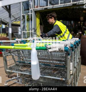 Almelo, Netherlands. 13th Apr, 2020. ALMELO, 13-04-2020, Netherlands, Dutchnews, Shopping during 2nd easterday. Winkelen tijdens 2e paasdag. Credit: Pro Shots/Alamy Live News Stock Photo