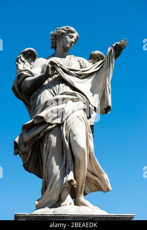 Angel with the Sudarium (Veronica's Veil) by Cosimo Fancelli on the Ponte Sant'Angelo, Rome, Italy Stock Photo