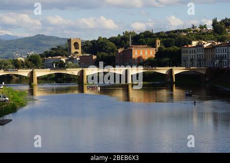 Blick von der Ponte Vecchio auf den Arno, Florenz, Toskana, Italien Stock Photo