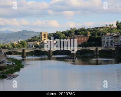 Blick von der Ponte Vecchio auf den Arno, Florenz, Toskana, Italien Stock Photo