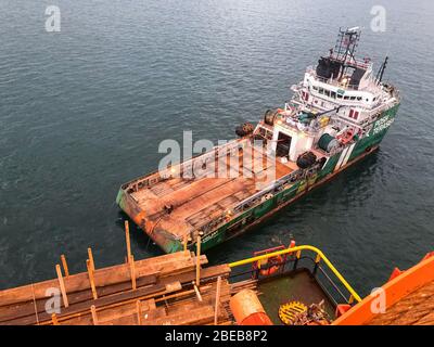 An oil rig offshore Balikpapan, Indonesia Stock Photo - Alamy