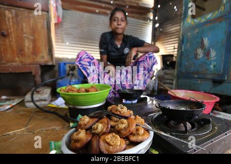 Colombo, Sri Lanka. 13th Apr, 2020. A village woman Makes Konda Keum traditional sweets during the new year event.Sinhala Tamil New Year is being marked during the government implemented island-wide curfew in order to slow down the spread of the SARS-CoV-2 coronavirus. Credit: SOPA Images Limited/Alamy Live News Stock Photo