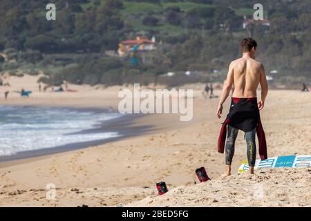 Tarifa, Spain. 3rd February, 2020.  Kitesurfer preparing to go to the water near the windy Bolonia beach Stock Photo