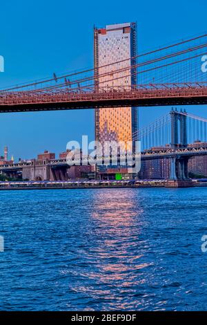 One Manhattan Square building, Brooklyn Bridge and Manhattan Bridge in one frame