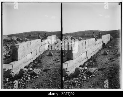 Hebron and surroundings. Ramet el Khalil. Herodian wall encircling the ruins Stock Photo