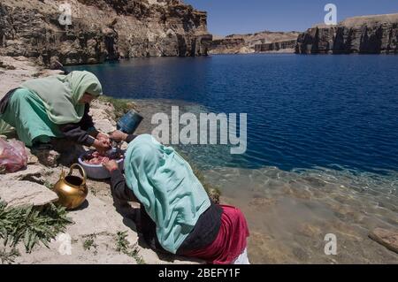 Preparing food at Lake Band-e Mir, Bamyian province, Afghanistan Stock Photo