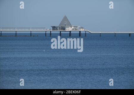 Ahlbeck, Germany. 12th Apr, 2020. Seabridge of the Baltic seaside resort Heringsdorf on the island of Usedom. To slow down the spread of the coronavirus, exit restrictions are currently in place. Accumulations of more than two persons are prohibited nationwide. Credit: Stefan Sauer/dpa-Zentralbild/dpa/Alamy Live News Stock Photo