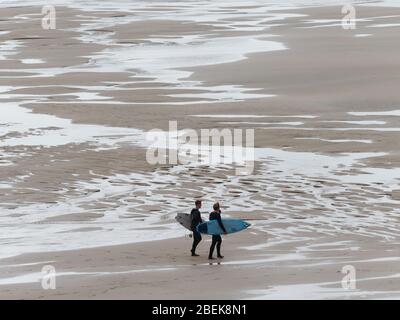 Newquay,Cornwall, Crantock beach and Fistral Bay solitary figures walk and exercise during Covid lockdown.. Credit: Robert Taylor/Alamy Live