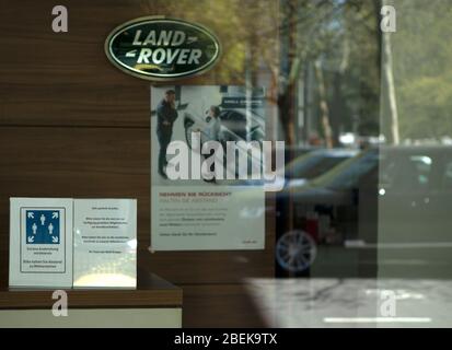 Geschlossen Wegen Corona Autohaus Moll In Dusseldorf Am Seestern Stock Photo Alamy